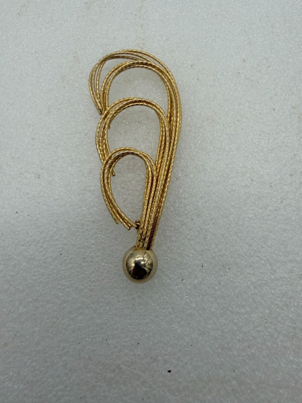 Vintage Marvella Gold Tone Metal Wire Brooch Pin